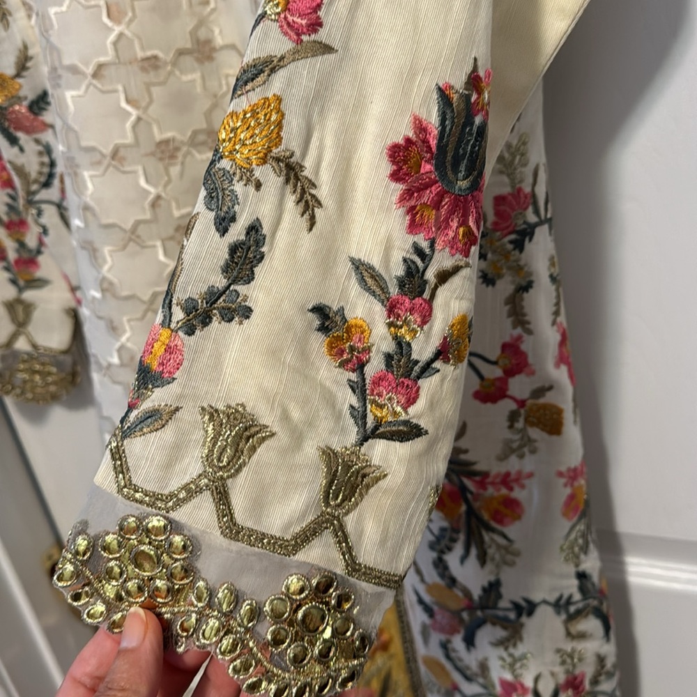 Pakistani/Indian Designer Outfit - image 5